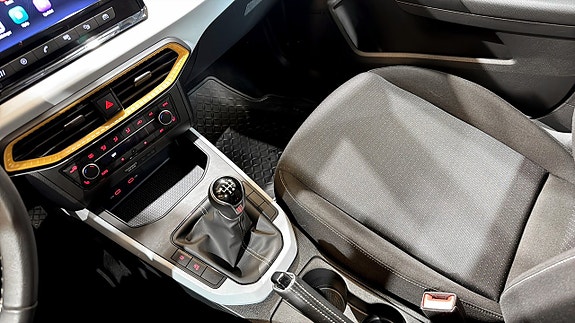 Seat Arona 15 of 18