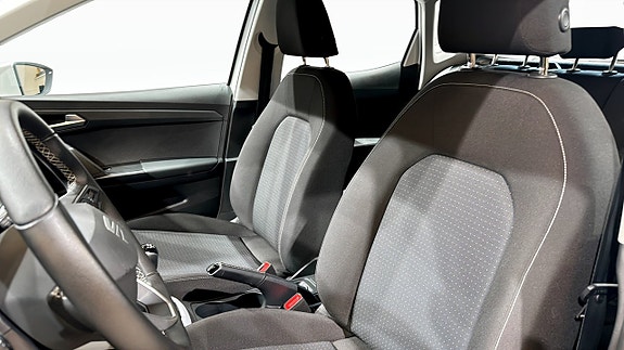 Seat Arona 8 of 18