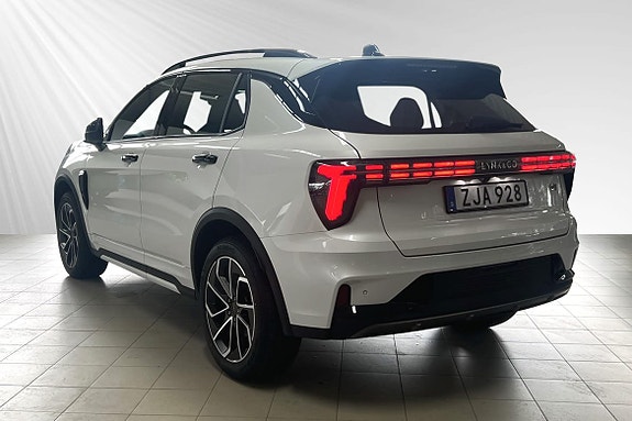 Lynk & Co 01 3 of 18