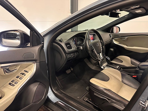 Volvo V40 Cross Country 9 of 27