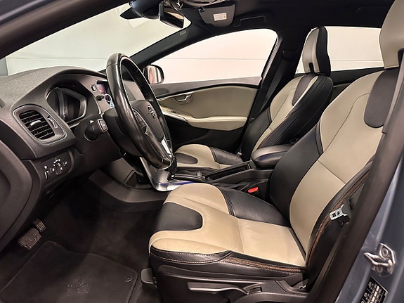 Volvo V40 Cross Country 8 of 27