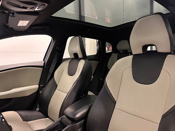 Volvo V40 Cross Country 7 of 27