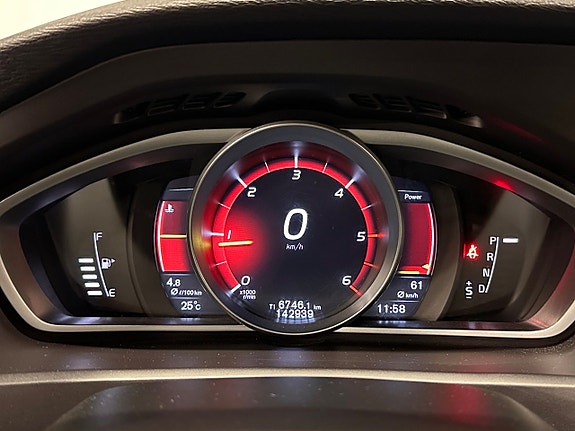 Volvo V40 Cross Country 21 of 27