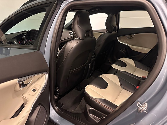 Volvo V40 Cross Country 10 of 27
