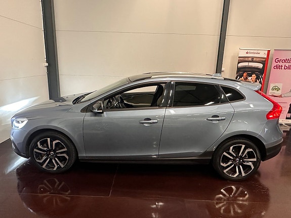 Volvo V40 Cross Country 6 of 27