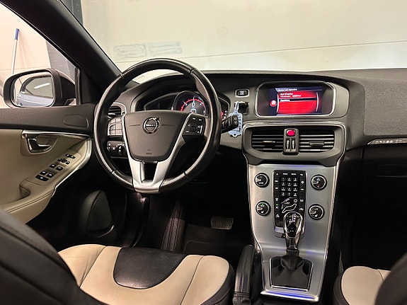 Volvo V40 Cross Country 25 of 27