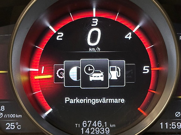 Volvo V40 Cross Country 24 of 27