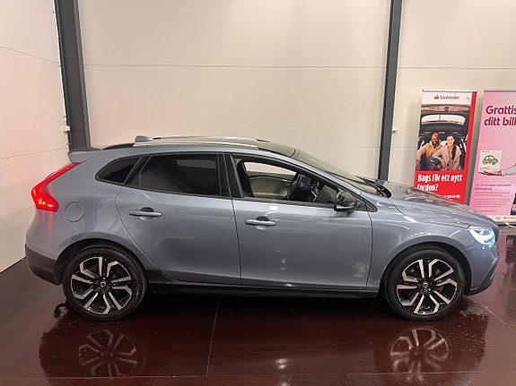 Volvo V40 Cross Country 3 of 5