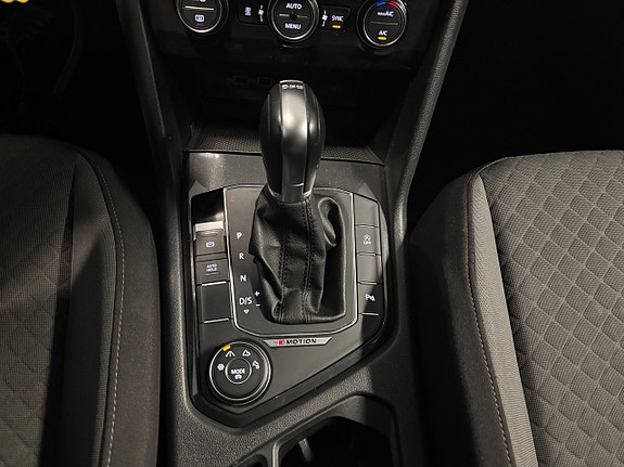 Volkswagen Tiguan 12 of 21