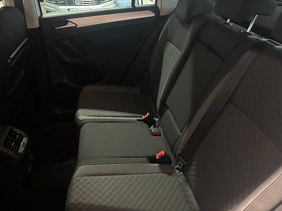 Volkswagen Tiguan 10 of 21