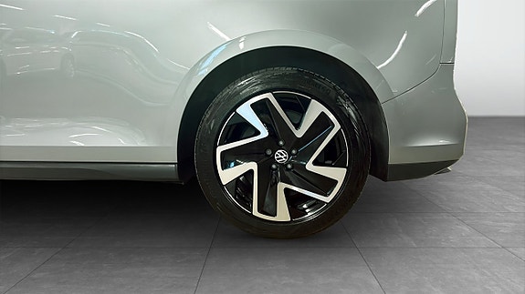 Volkswagen ID. Buzz 6 of 13