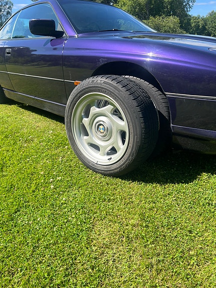 BMW 850i 4 of 5