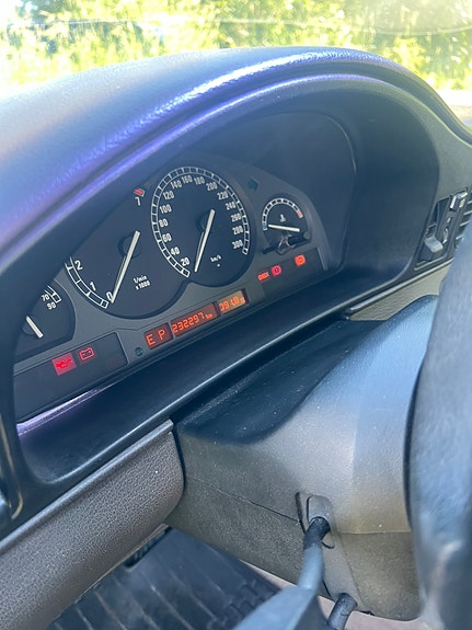 BMW 850i 5 of 5