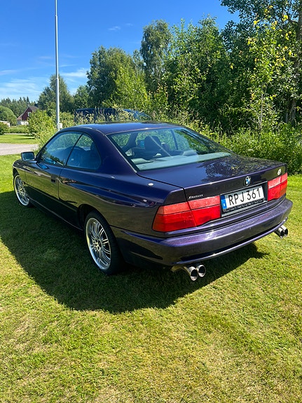 BMW 850i 3 of 5