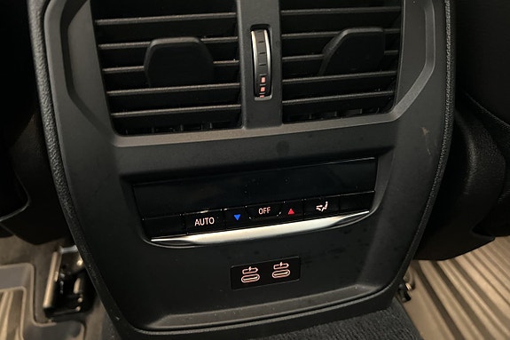 BMW 330e 23 of 29