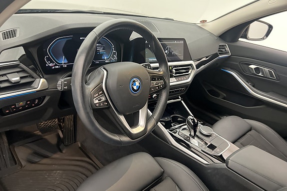 BMW 330e 8 of 29