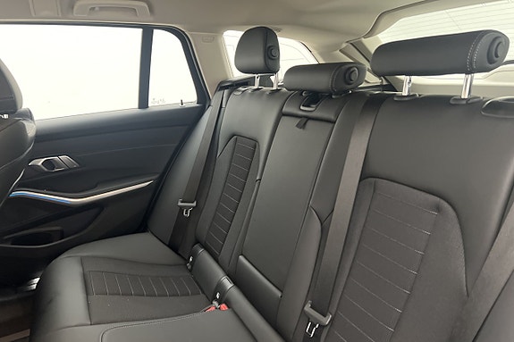BMW 330e 11 of 29