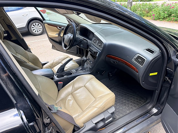 Volvo V70 5 of 5