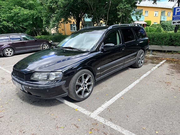 Volvo V70 2 of 5