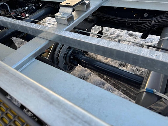 Iveco flakbärgare med Omars påbyggnad 11 of 12