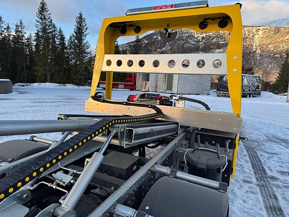 Iveco flakbärgare med Omars påbyggnad 2 of 12