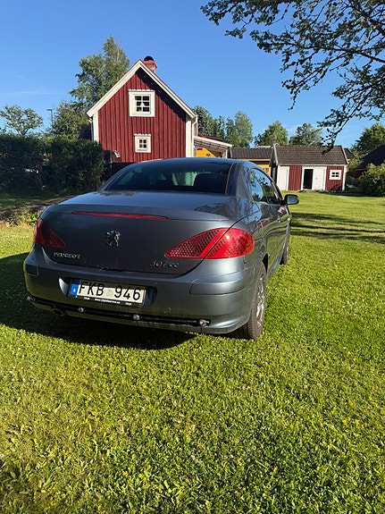 Peugeot 307 CC 2 of 5