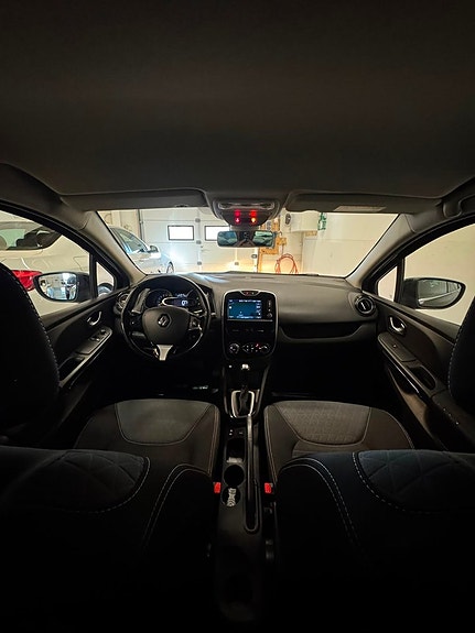 Renault Clio 9 of 13