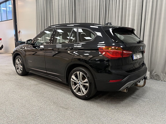 BMW X1 3 of 5