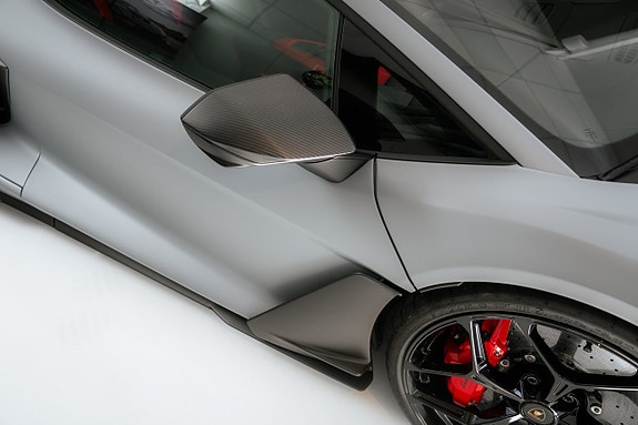 Lamborghini Revuelto 6 of 15