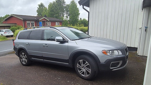 Volvo XC70 2 of 5