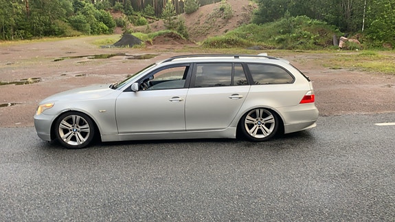 BMW 523i 2 of 7