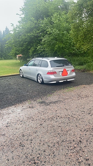 BMW 523i 3 of 7