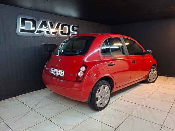 Nissan Micra 4 of 5
