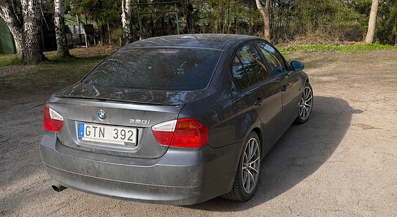 BMW 320i 2 of 6