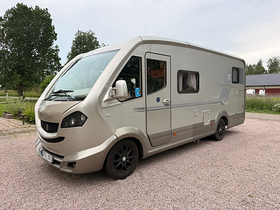 Knaus R10 2 of 10