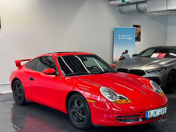 Porsche 911 Carrera 4 of 5