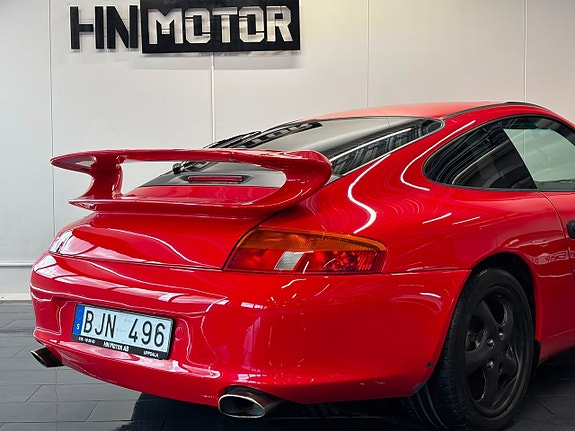 Porsche 911 Carrera 8 of 24