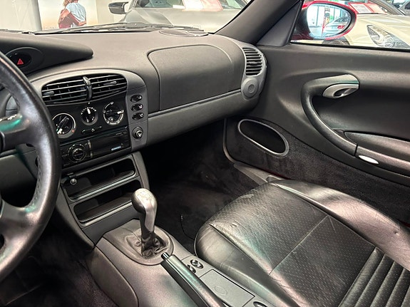 Porsche 911 Carrera 19 of 24