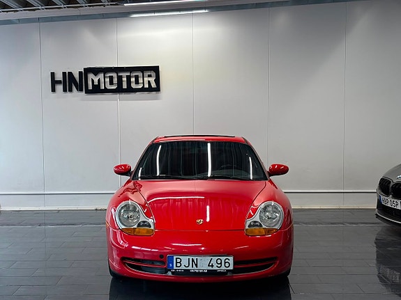 Porsche 911 Carrera 3 of 5