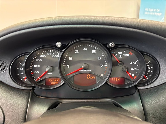 Porsche 911 Carrera 18 of 24