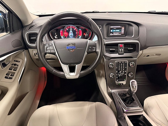 Volvo V40 14 of 25