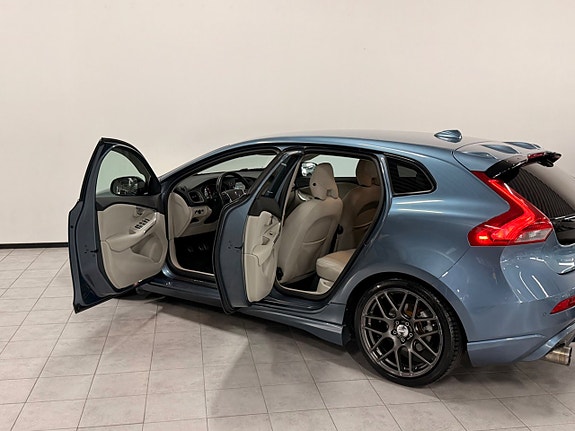Volvo V40 11 of 25