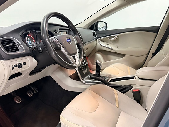 Volvo V40 8 of 25