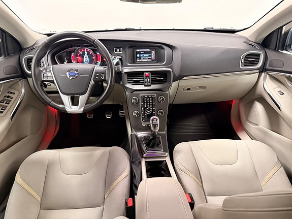 Volvo V40 13 of 25