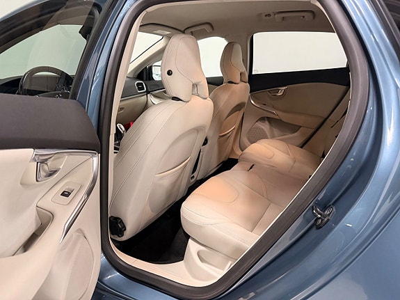 Volvo V40 12 of 25