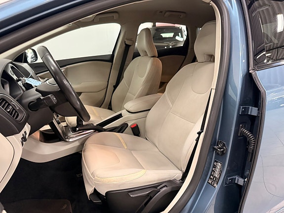 Volvo V40 10 of 25