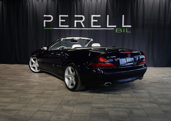 Mercedes-Benz SL500 4 of 5