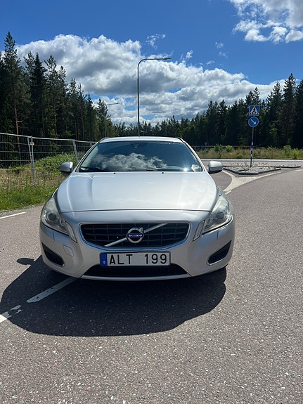 Volvo V60 3 of 5