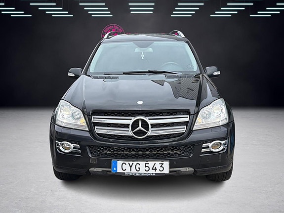 Mercedes-Benz GL420 3 of 5