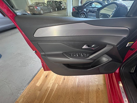 Peugeot 308 10 of 18